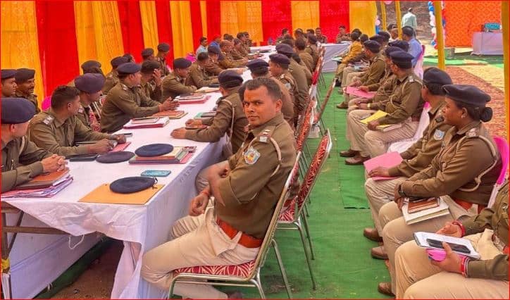 कोनार डैम के समीप मासिक अपराध समीक्षा बैठक: साइबर क्राइम पर विशेष जोर