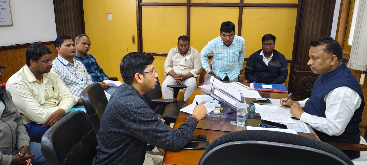 फतेहपुर प्रखंड के तीन पंचायत आवास सहायक बर्खास्त – निदेशक डीआरडीए